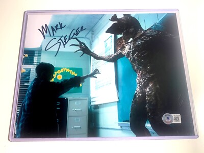 BAM BOX DEMOGORGON STRANGER THINGS 8x10 HANDSIGNIERT VON MARK STEGAR BECKETT C.O.A