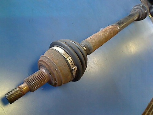 Antriebswelle Rechts Vorne AKQ VW Golf 1.4 55 KW 75 PS 125576 Km