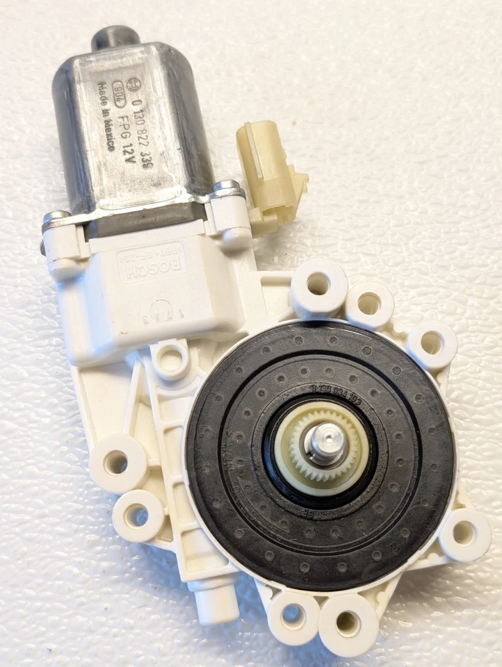 OEM NOS NEW POWER WINDOW LIFT MOTOR for JEEP GRAND CHEROKEE COMMANDER REAR RIGHT - Image 2 of 4