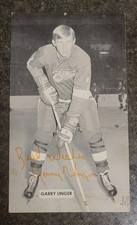 1968-69 Garry Unger Detroit Rookie RC Team Postcard Autographed JD McCarthy 