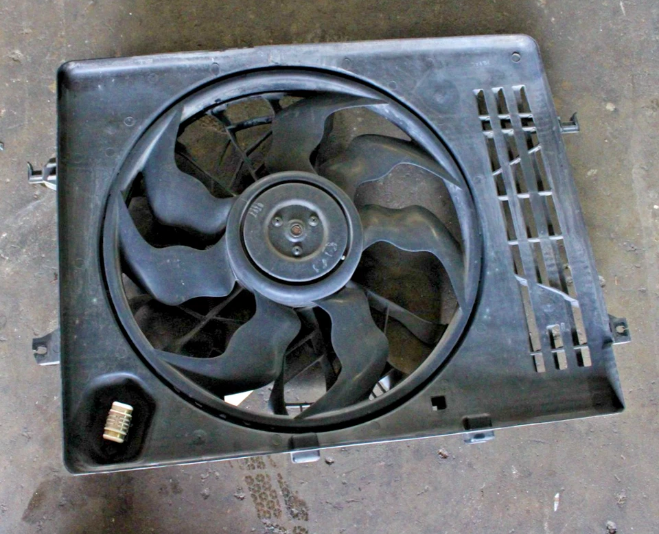 Conjunto de ventilador de refrigeración HYUNDAI AZERA 620-447 2012-2014 Dorman Foto 4 de 4