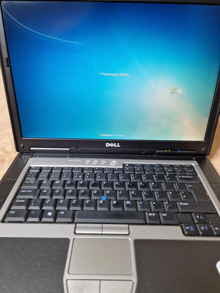 Dell Latitude D820 Laptop 15.4" IC2D T7200 2GHz 120gb HDD 2gb Ram Power On Teste - Image 2 of 4