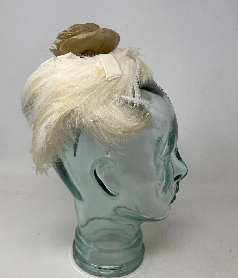 Vintage 1950s Juliette Cap Feather Hat White Feathers Beige Rosette Ribbon - Image 2 of 4