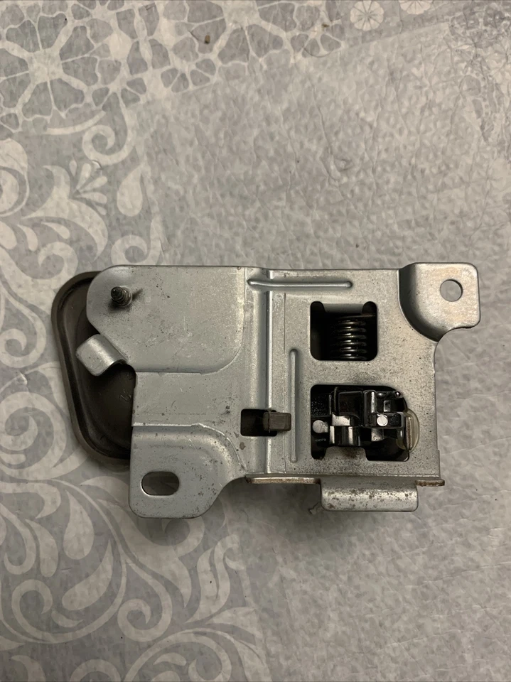 1999 MITSUBISHI MONTERO DRIVER SIDE DOOR HANDLE AND BEZEL COVER Foto 2 de 4