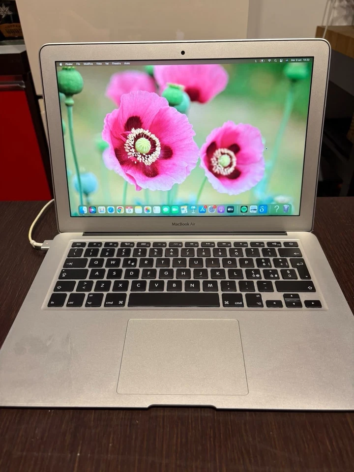 Apple MacBook Air 13" 2017 · i5 · 8GB · 121GB, foto 1 di 5