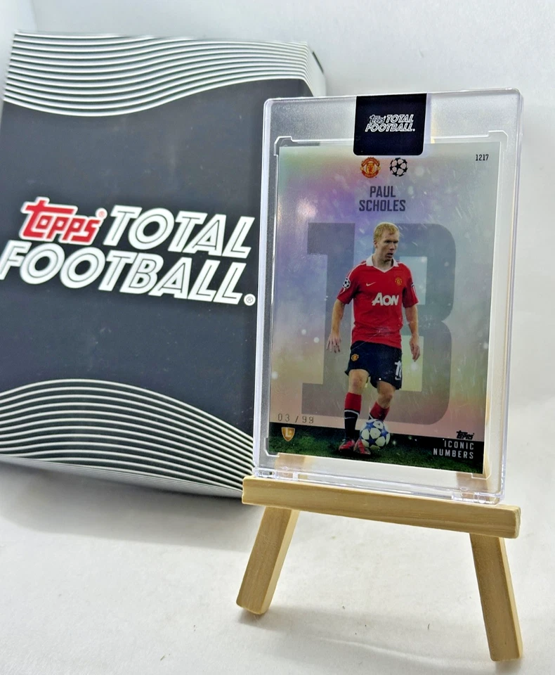 Topps Total Fútbol 24/25 Paul Scholes Números Icónicos 3/99 Manchester United Foto 2 de 4