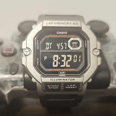 Casio 3511 Digital Sport Watch Illuminator Lap Memory 100m Silver Black Casioak