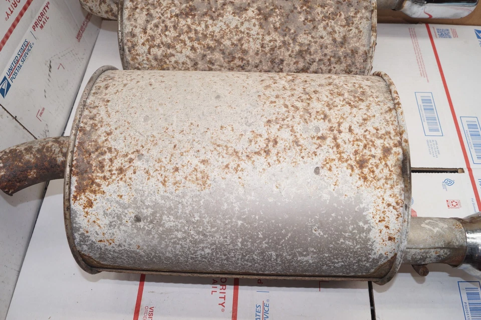 Ford Thunderbird 2005 3,9 L V8 silenciador de escape trasero juego de puntas cromadas diestro y derecho fabricante de equipos originales Foto 3 de 4