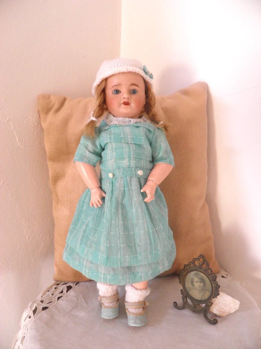 JOLIE ROBE POUR POUPEE ANCIENNE / TBE