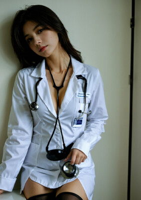 Sexy Asian Nurse Girl - Poster Hot Dekolleté A4, A3 - Kunst Wandbild