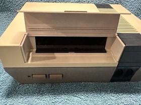 Nintendo NES System Mario Games 2 Controllers Zapper Cords Tested