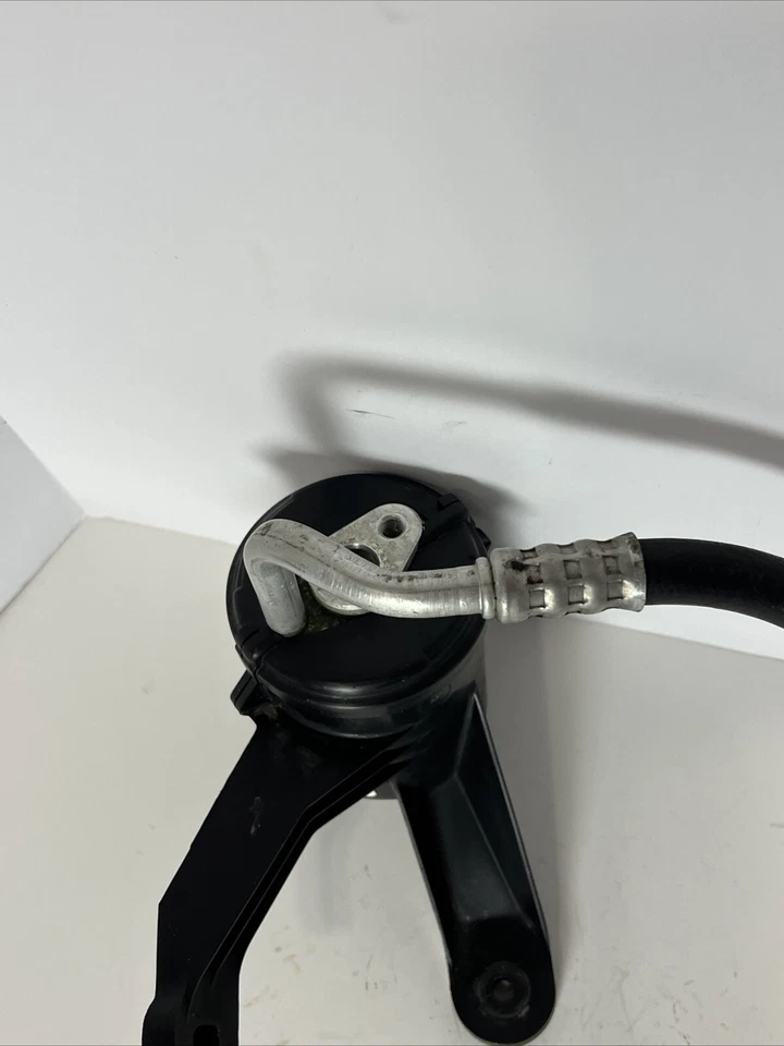 A/C Receiver Drier with Hose Assembly fits 2008-2009 Mercury Sable - Image 4 of 4