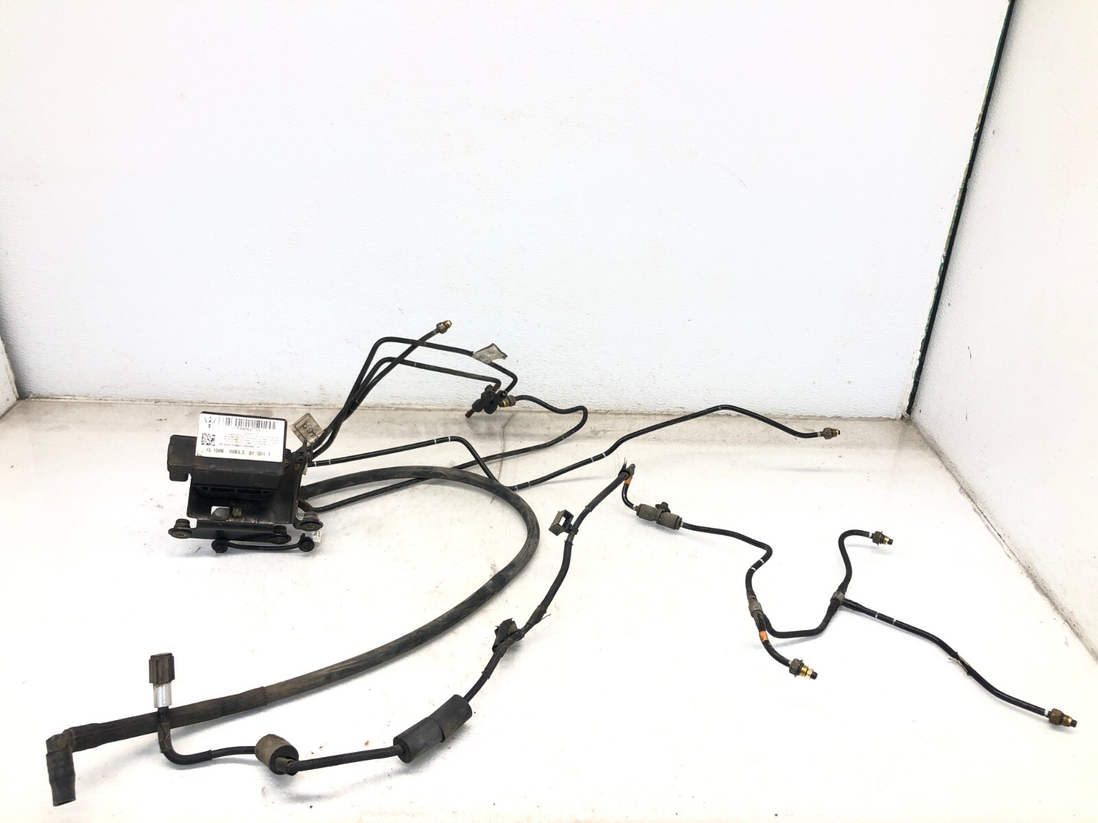 2017-2020 MASERATI LEVANTE 3.0L AIR RIDE SUSPENSION VALVE BLOCK W/ LINES OEM
