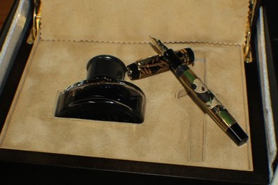2007 New Parker Duofold Panda Maki-e Fountain Pen 18KT Med Nib COA L.E #045/150
