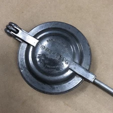 Vintage Toas-Tite Pie Iron Sandwich Maker Cast Aluminum Wood Handle