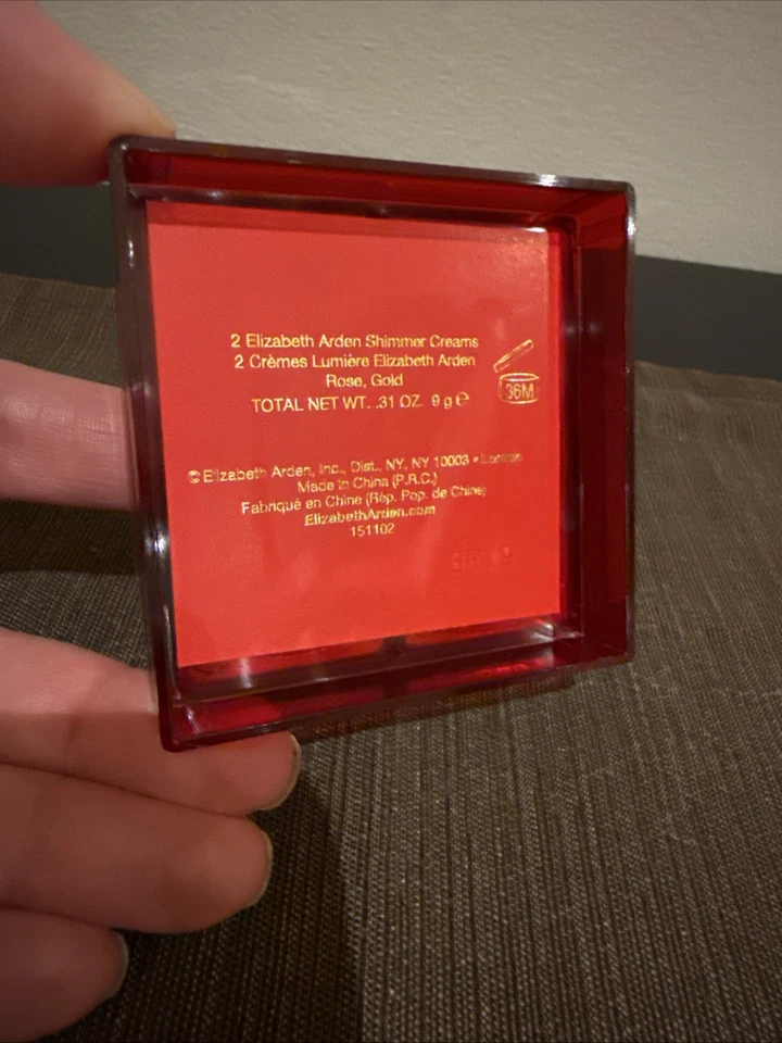 2 cremas brillantes Elizabeth Arden rosa y oro Foto 2 de 2