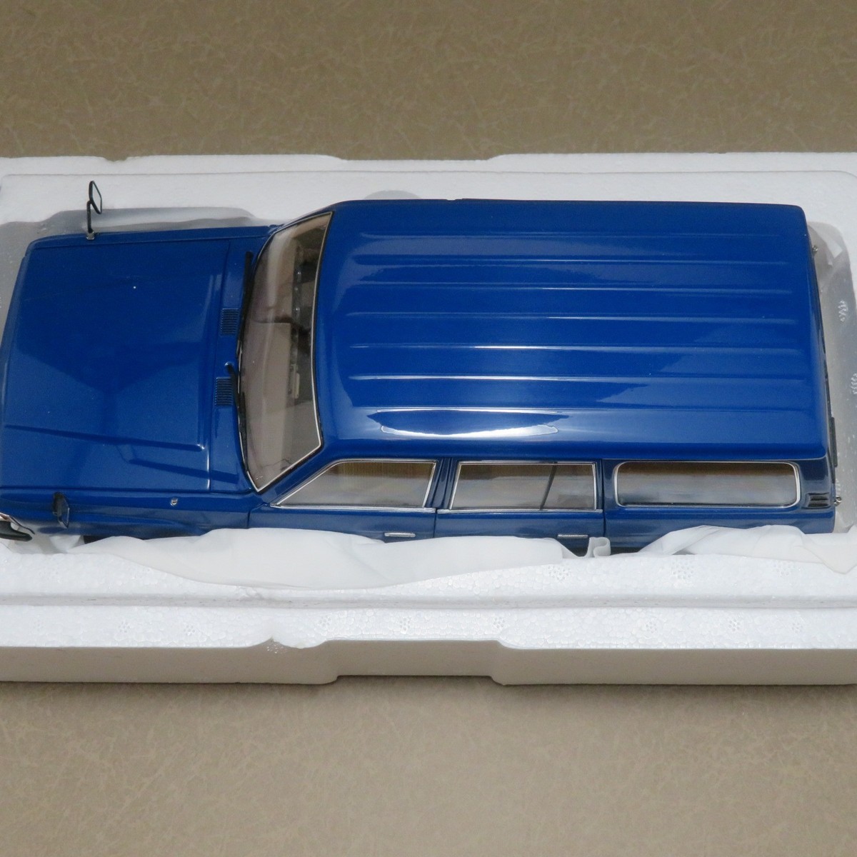 jejeページ KYOSHO 1/18 KS08956BL Toyota Land Cruiser 60 (Feel Like Blue