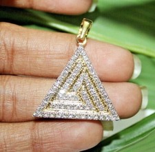 Ciondolo donna triangolo diamante simulato taglio tondo 3 ct placcato oro giallo 14 carati