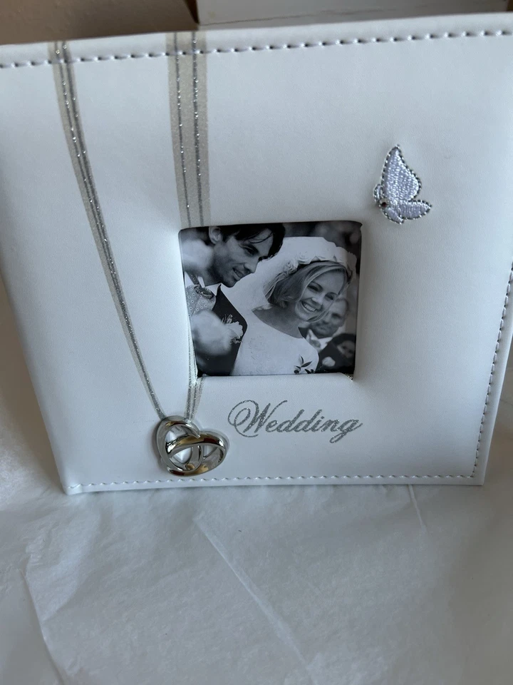 Beautiful White Wedding Album With Rings On Front And Pretty Floral Pages Boxed - Image 3 of 4