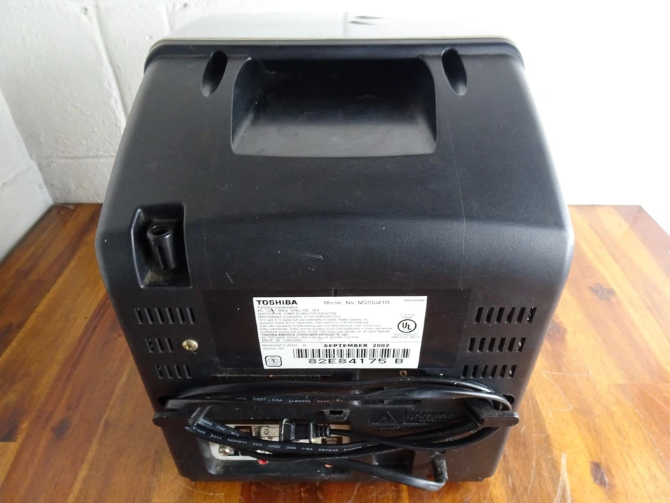 Toshiba MD9DM1R 9" CRT Color TV DVD Player Combo Retro Gaming 2002 Tested - Image 3 of 4