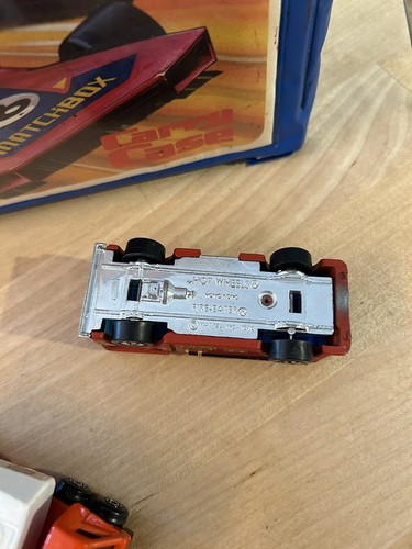 Vintage Matchbox Blue Carry Case 1976 (4 CARS INCLUDED) - Picture 8 of 11