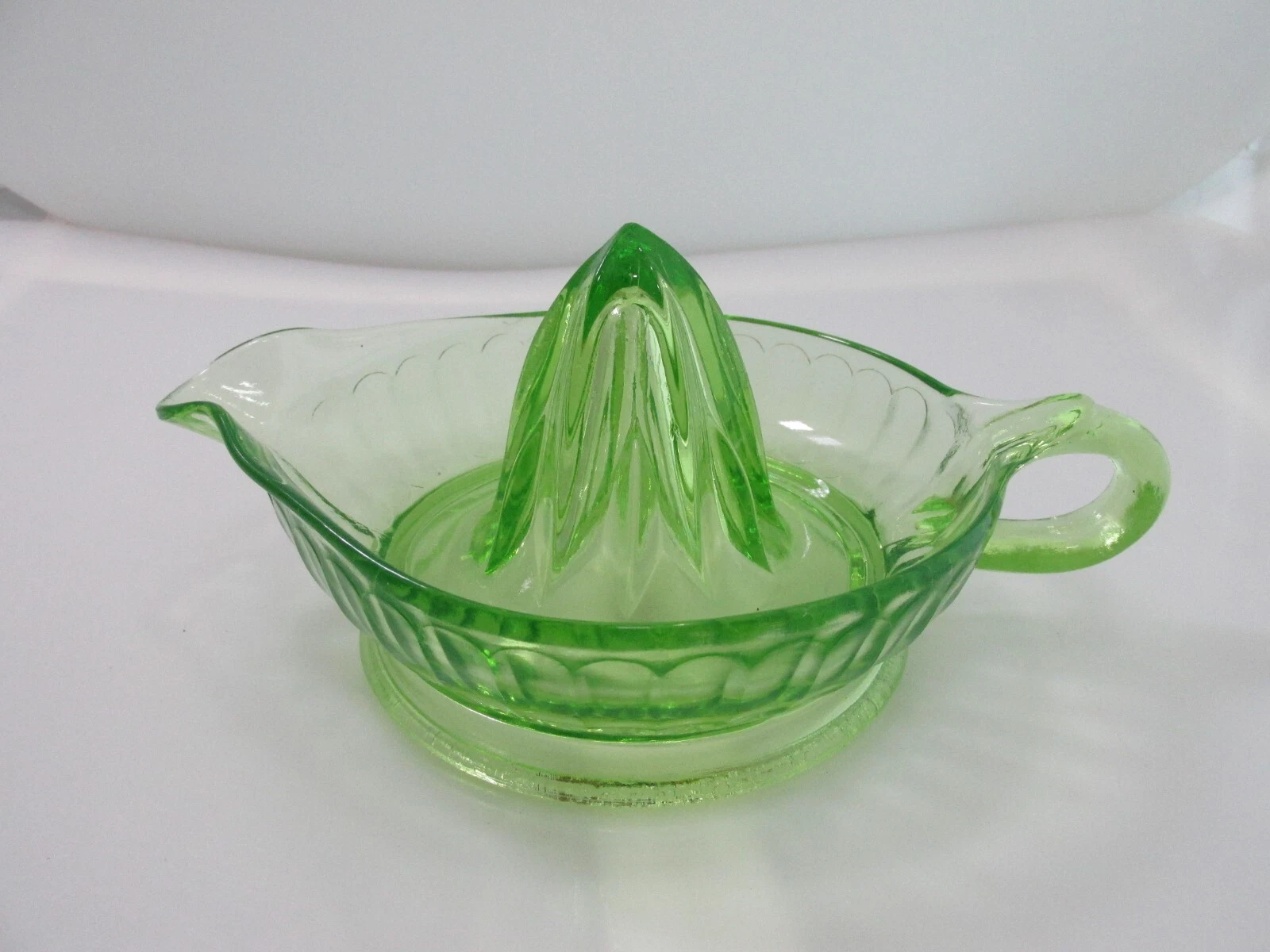 Vtg Uranium Federal Glass Juicer Green Vaseline Citrus Reamer Handled Depression