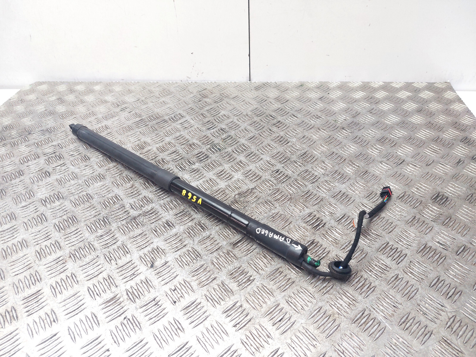 Volvo XC60 MK2 2020 puerta trasera eléctrica puntal de gas