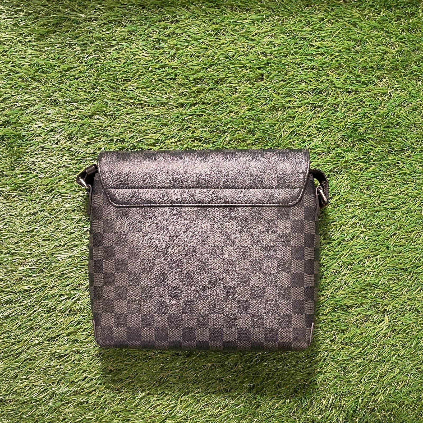 Louis Vuitton District NM Messenger Bag Damier Graphite PM Black image 3