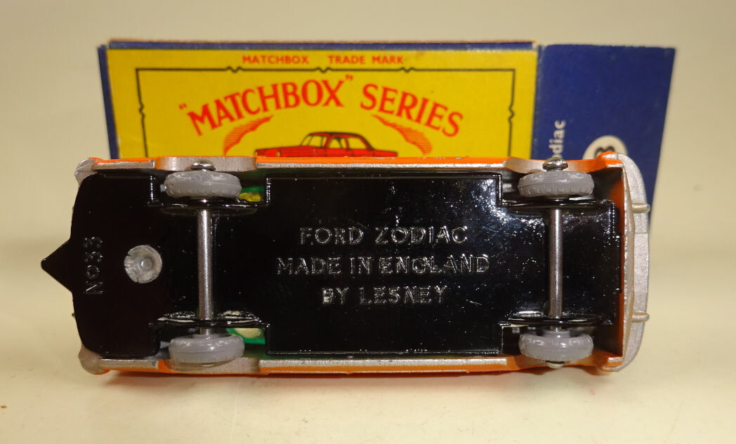 Matchbox No. 33A Ford Zodiac met. mauve / orange small 8 mm GPW in