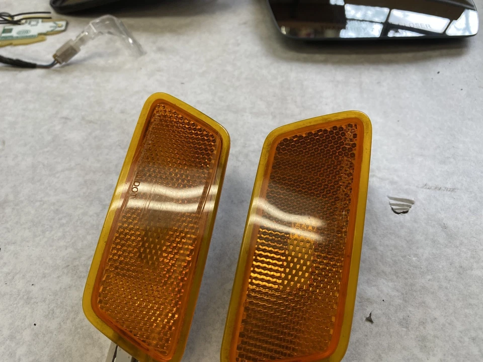 Par de luces laterales izquierda derecha Audi RS7 2012-2018 (4G8-945-072) (4G8-945-071) Foto 4 de 4