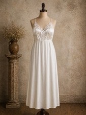 Vintage Lily of France Ivory Lace Full Slip / nightgown small