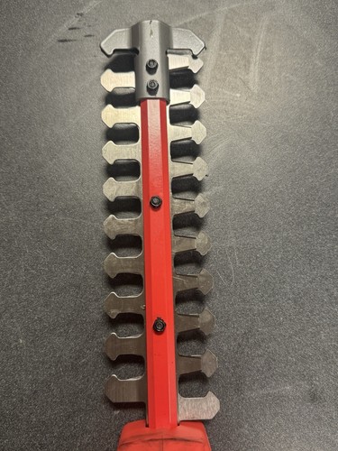 Milwaukee Hedge Trimmer M12 - Picture 11 of 12