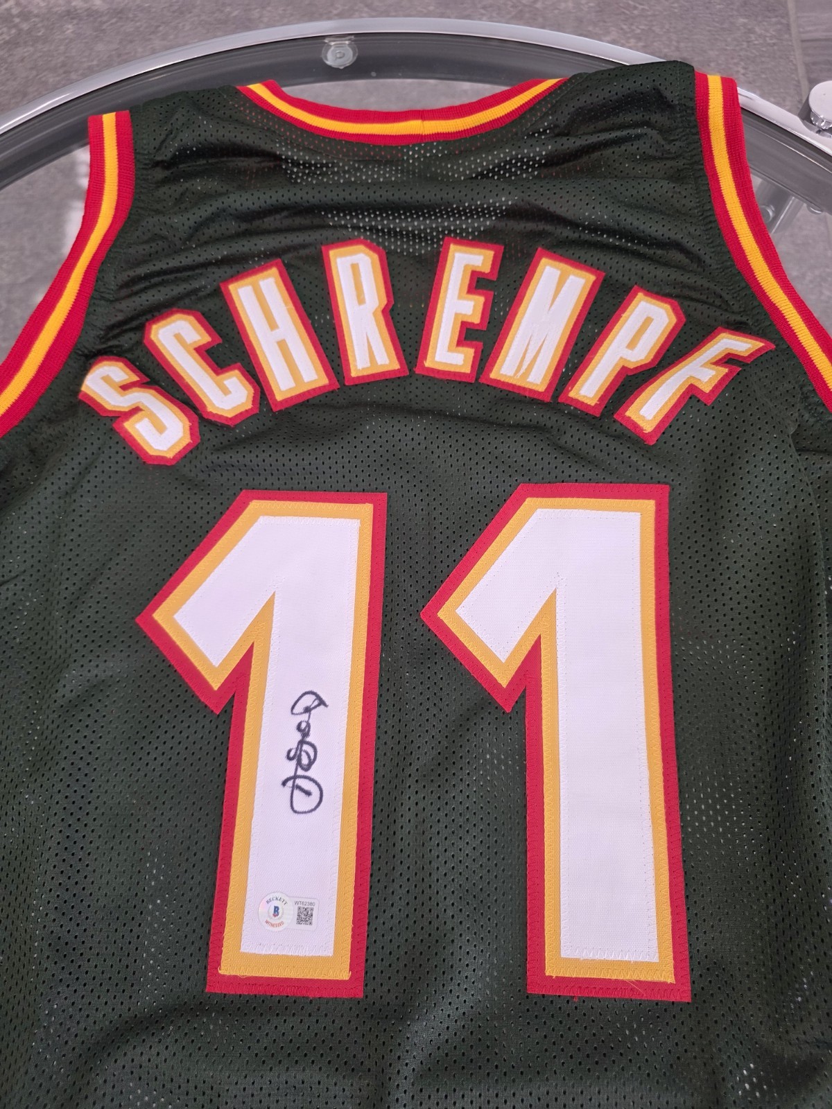 Detlef Schrempf Autographed Signed Seattle Supersonics / Jersey Beckett Green Custom Jersey 