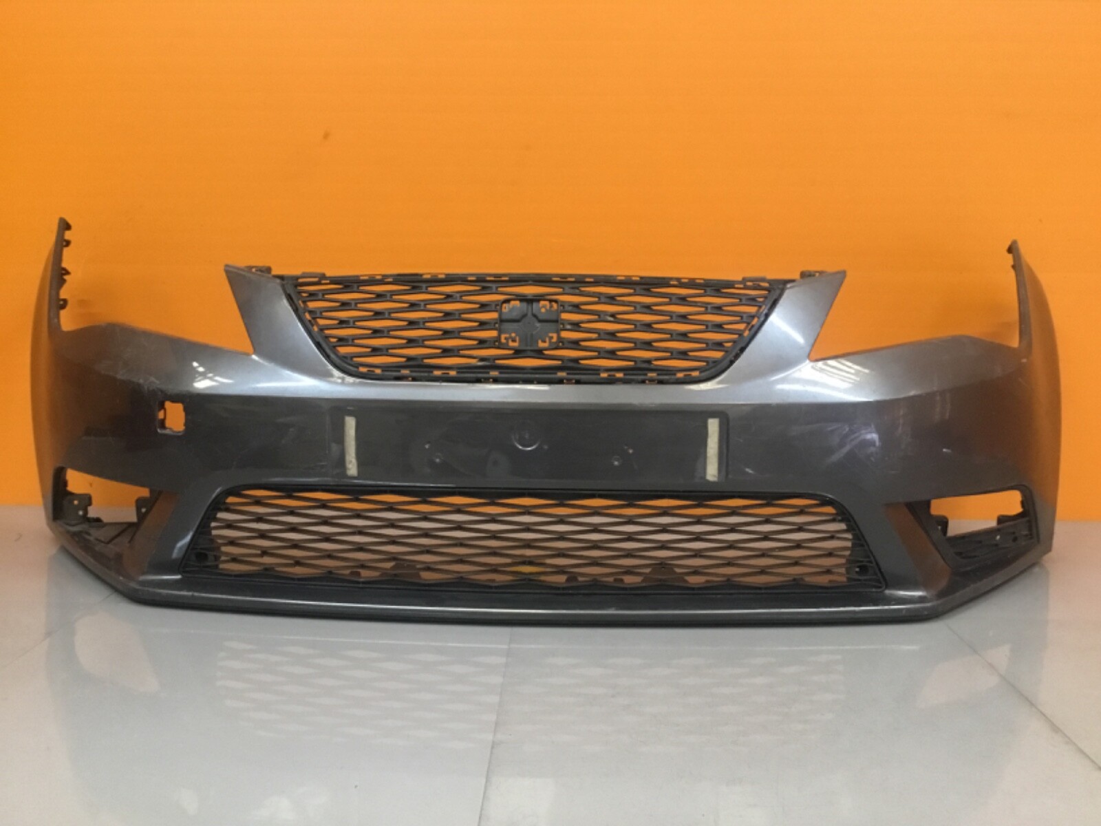 +Seat Leon Se mk3 2013-15 Genuine front bumper each - Image 3