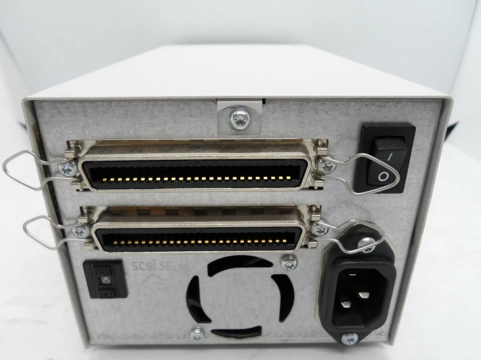 HP C1556C SURESTORE DAT24 EXTERNAL SCSI TAPE DRIVE C1556-60003 DDS3 342503-001 - Image 2 of 3