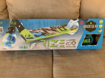 *New* Madd Gear Light-Up Rize 100Mm Folding Scooter-Blue/Green-Great For Age 3+