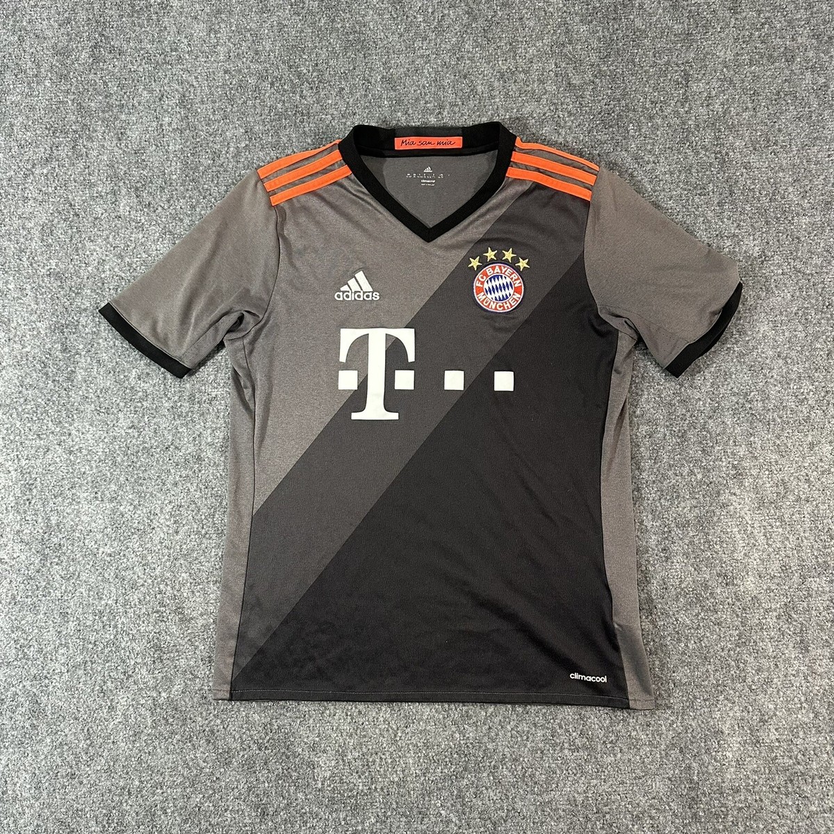 adidas Bayern Munich 2016/17 Away Kit Soccer Jersey Size XL adidas Bayern Munich 2016/17 Away Kit Soccer Jersey Size XL