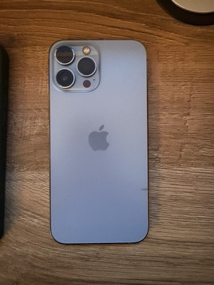 Apple iPhone 13 Pro Max - 256 GB - Silber Blau Sierra Blue - 100% Batterie