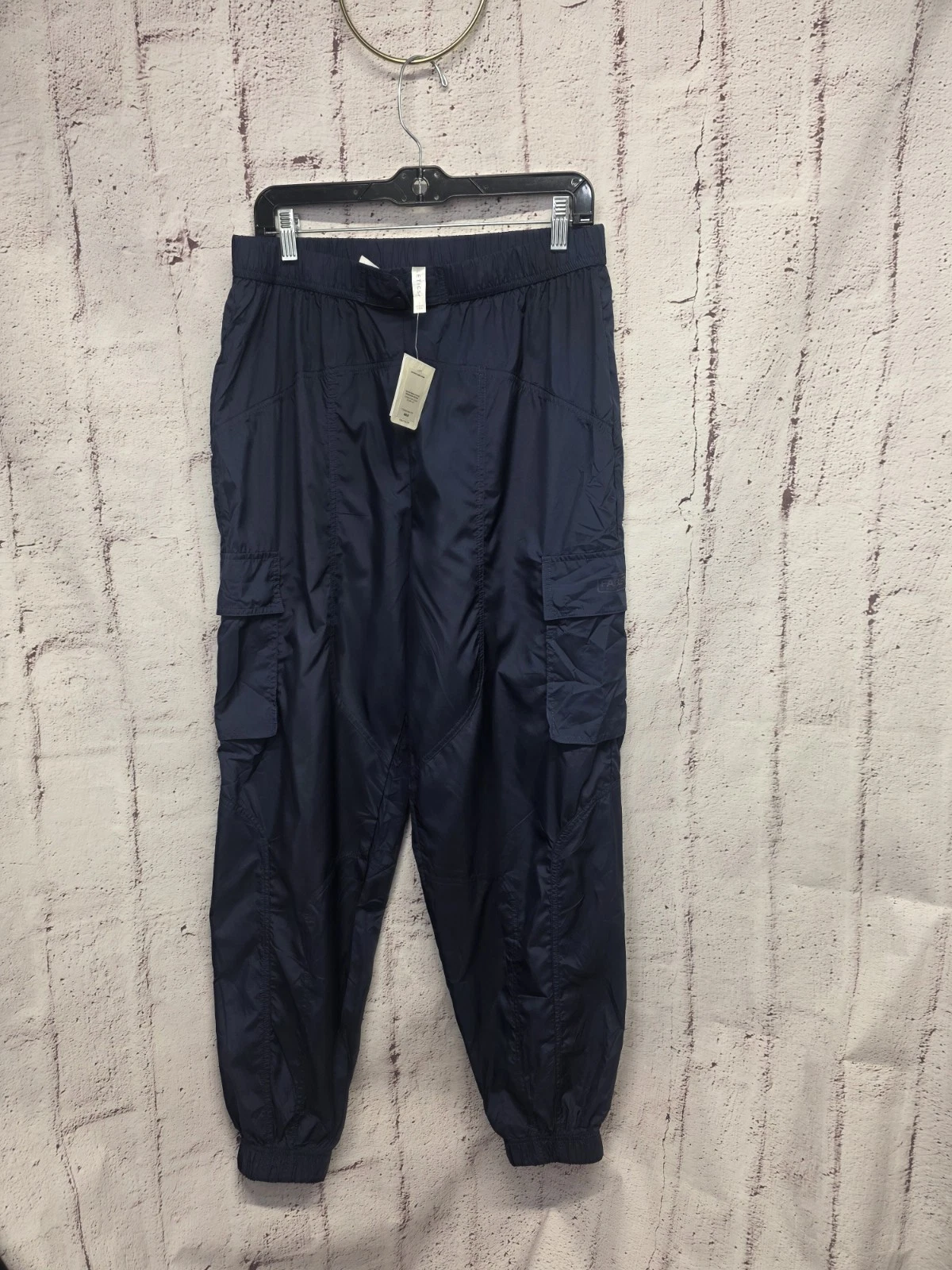 Fabletics Women's Navy Parachute Pants Size L Lightweight Cargo Jogger Gym NWT