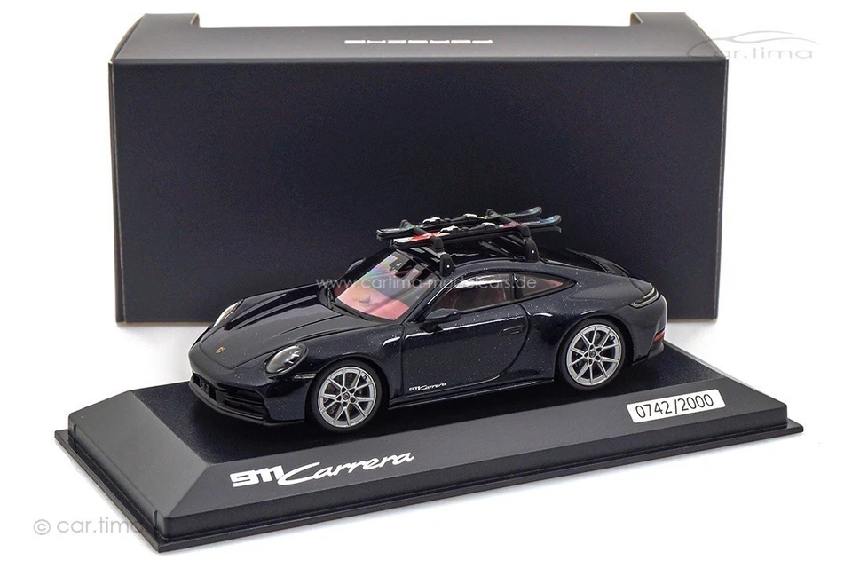 Porsche 911 (992.2) Carrera mit Ski schwarz met. Minichamps 1:43 WAP0201650SSK