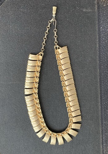 Vtg Francois For Coro Statement Necklace Gold tone metal with textured design 16 - Picture 9 of 11