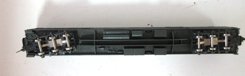 HO SCALE RIVAROSSI 2672/0 N.Y.C. COMBINE w/ LIGHTING & KD COUPLERS - Image 4 of 4