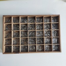 Cassetto In Legno Con 750 Caratteri Tipografici Misti In Metallo Vintage L899