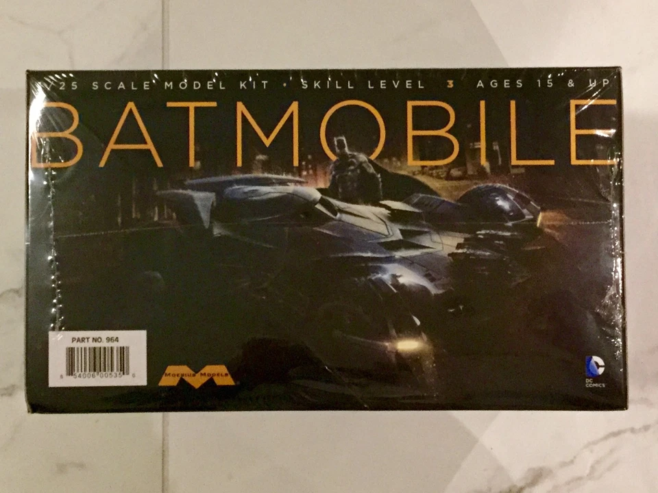 MOEBIUS 1/25 BATMAN VS SUPERMAN DAWN OF JUSTICE BATMOBILE MODEL KIT # 964 F/S - Image 3 of 4