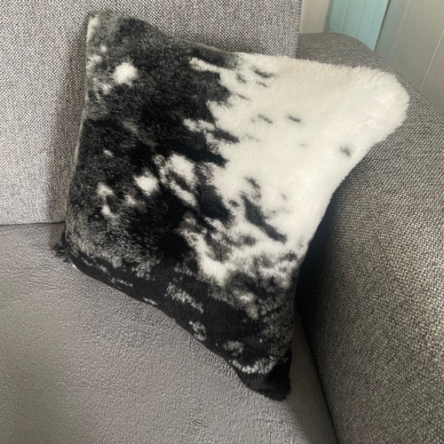 Faux fur Cusion/Pillow Cover 45cm x 45cm Cowhide - Picture 2 of 4
