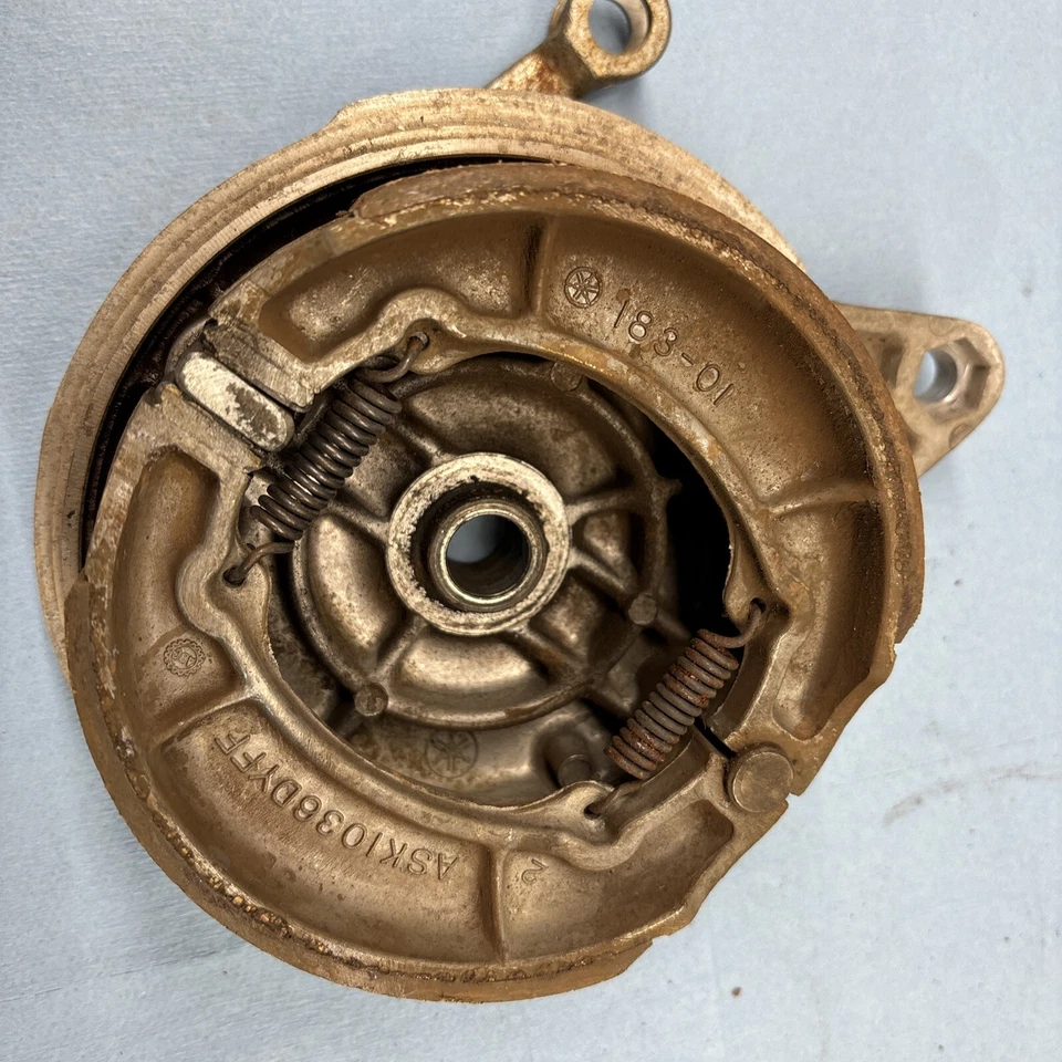 Yamaha dt125 1974 enduro vintage motocicleta frenos traseros buje de rueda Foto 2 de 3