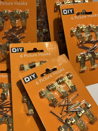 Kit 6 ganci per appendere foto cornice portafoto set chiodi ottone sigillati nuovi - Foto 2 di 6
