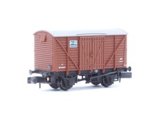 Graham Farish 373-705A BR 12T Vent. Van Planked Sides BR Bauxite (Early) 'ICI Fe