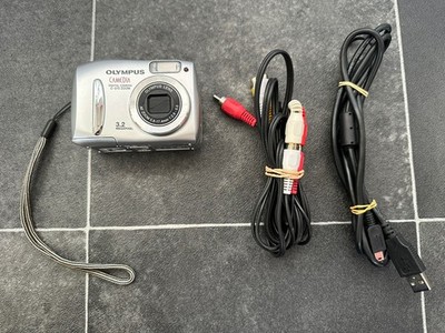 Olympus Camedia C-370 Zoom 3.2MP Digital Compact Camera 3x Zoom Silver Tested
