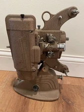 1940'S AMPRO 8MM MOVIE PROJECTOR MODEL A8 For Display/Parts
